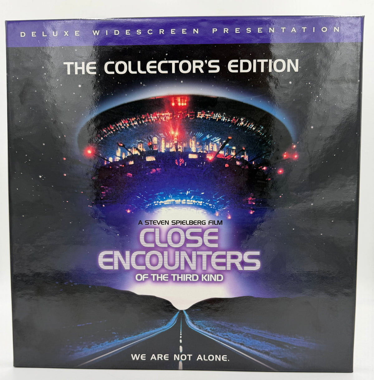 Close Encounters of the Third Kind: The Collector's Edition (Deluxe Widescreen Presentation) LaserDisc Box Set - Columbia Tristar Home Video / THX - EX