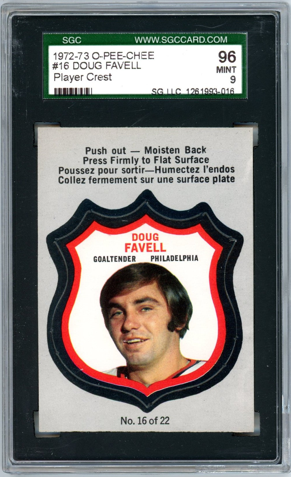1972/73 OPC O-Pee-Chee Doug Favell Player Crest #16 Graded Hockey Card SGC 9