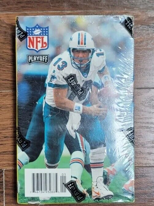 1998 Playoff Momentum Football Cards Box (24 Packs) Manning, Moss RC Year