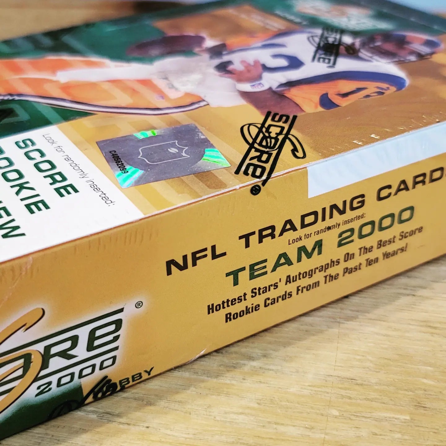 2000 Score Football Hobby Box (36 Packs) Possible Tom Brady Autograph