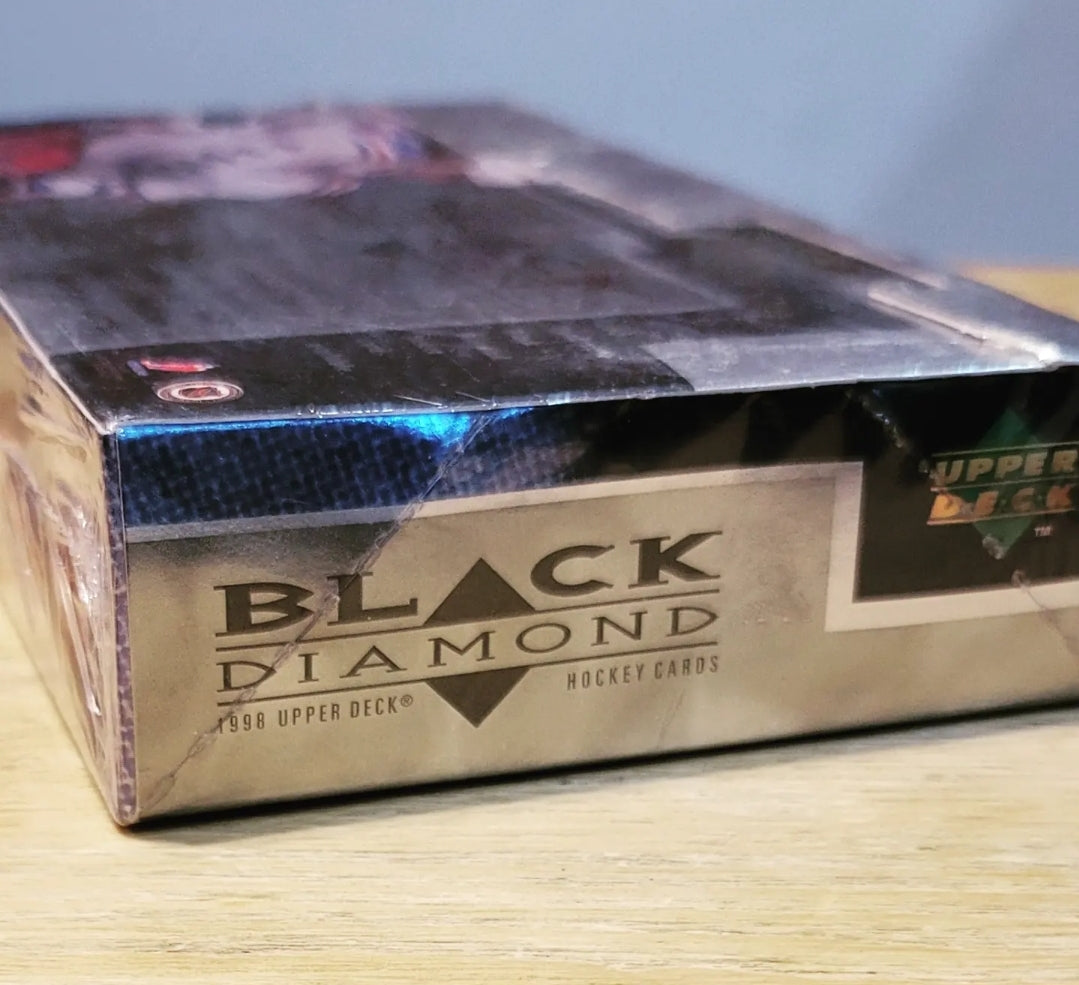 1997/98 Upper Deck Black Diamond Hockey Hobby Box (30 Packs)