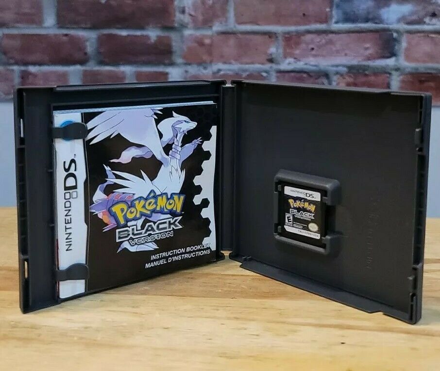 Pokemon Black Version Nintendo DS Video Game Complete, Mint!